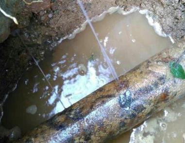 北林楼顶渗水维修公司分享下地暖漏水的原因及检测方法。